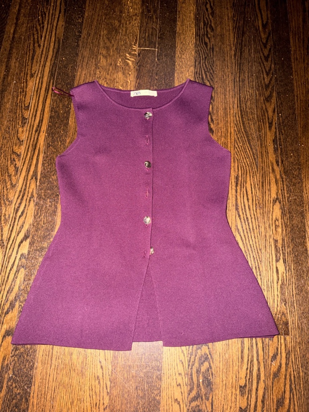 Zara Sleeveless Button-Front Knit Top in Plum burgundy medium